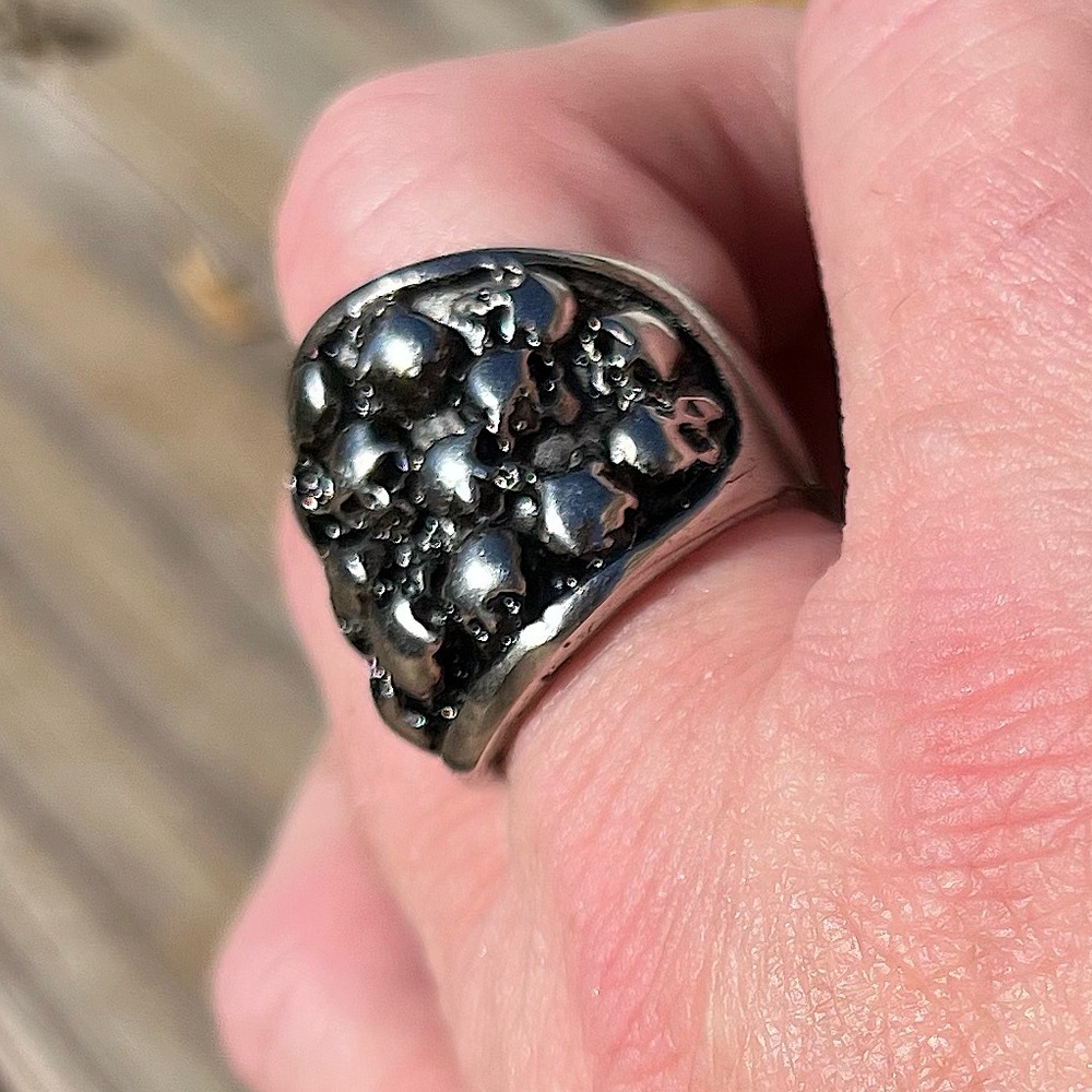 - Multi-skull Wide Ring! NEW! - Picture 3 of 10